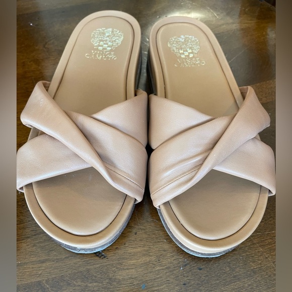 Tan Vince Camuto slides - Picture 3 of 10